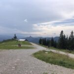 Blick auf eine Bergkapelle