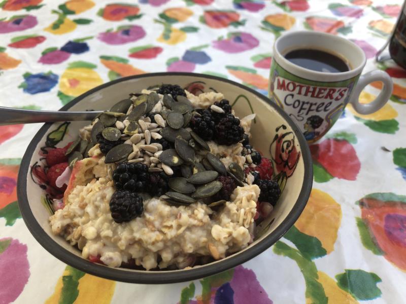 Müsli mit Kaffee