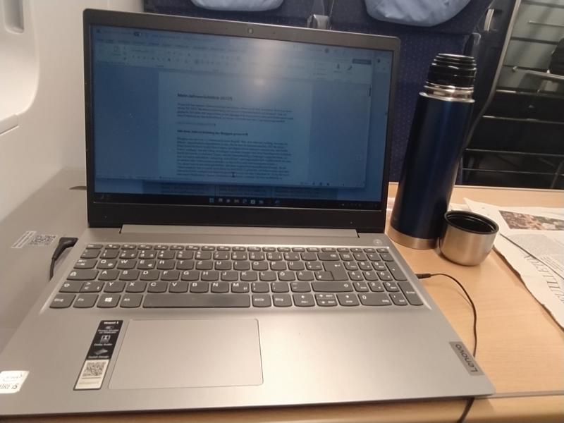 Laptop im Zug