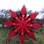 gebastelter Weihnachtsstern in Rot